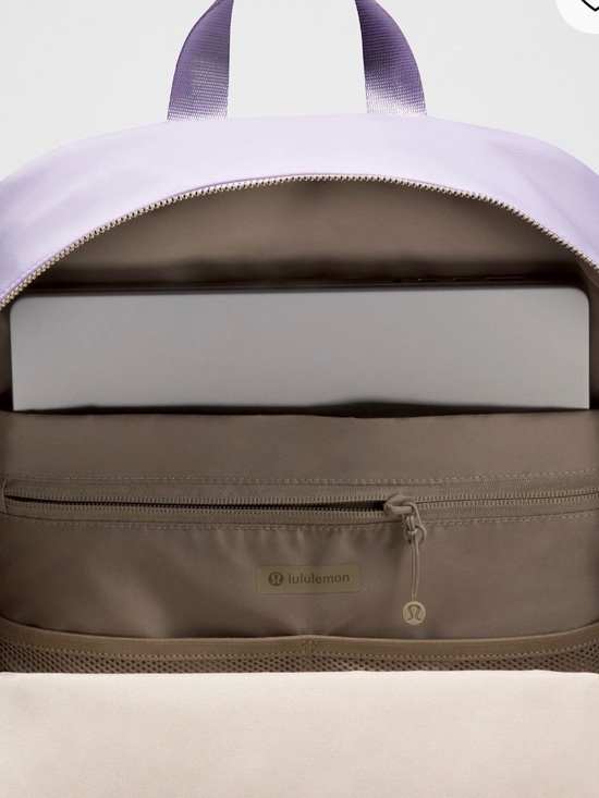 Lululemon Everywhere Backpack 22L
Metal Hardware GOLD Lavender Frost main image 9